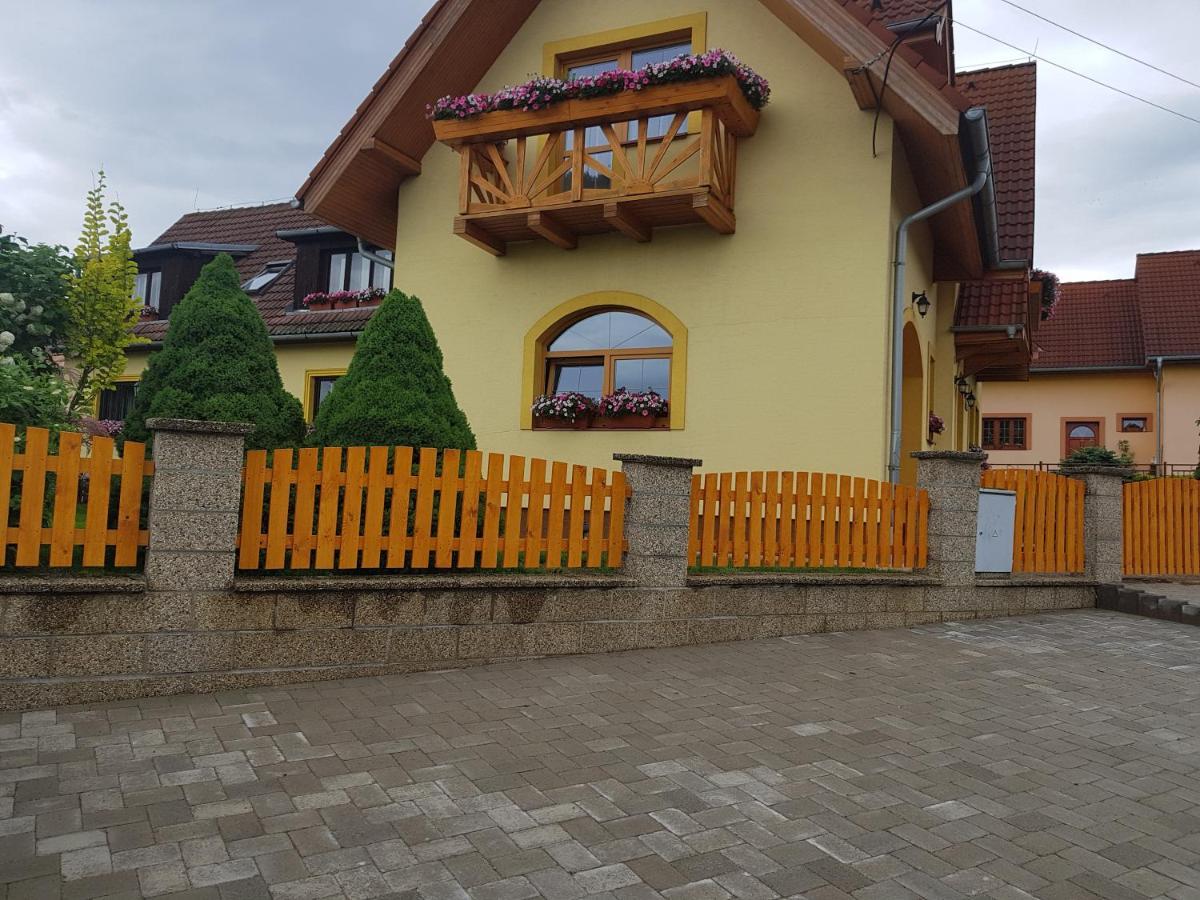 Zlty Dom Vrbov Apartment Exterior photo