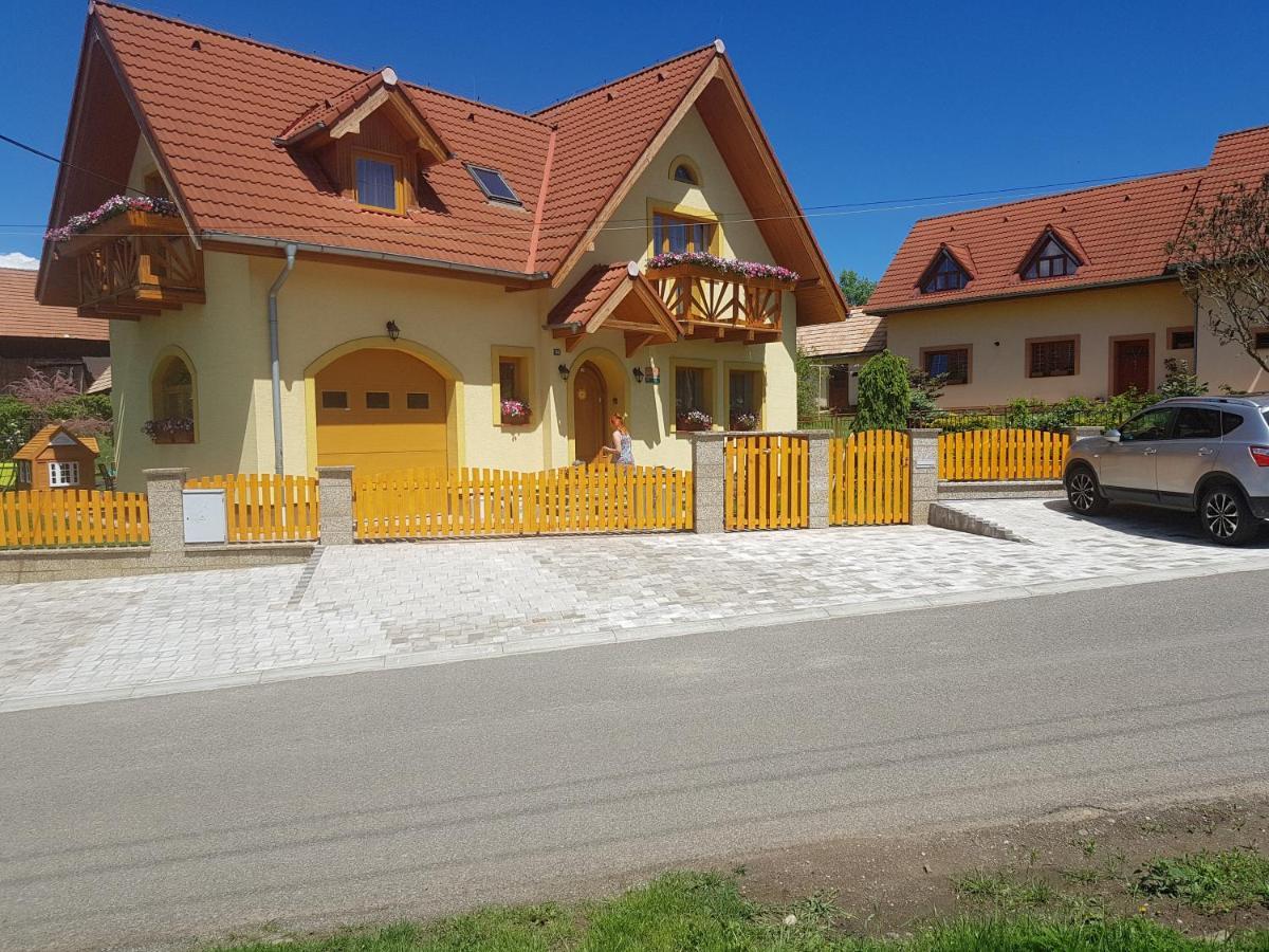 Zlty Dom Vrbov Apartment Exterior photo