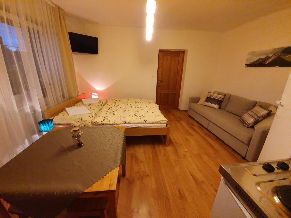 Zlty Dom Vrbov Apartment Exterior photo