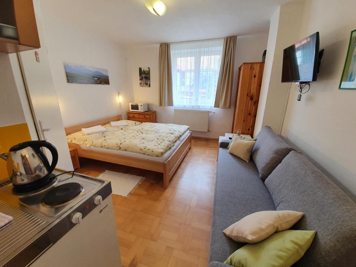 Zlty Dom Vrbov Apartment Exterior photo