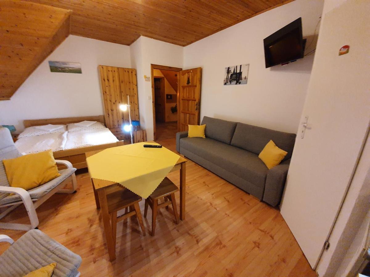 Zlty Dom Vrbov Apartment Exterior photo