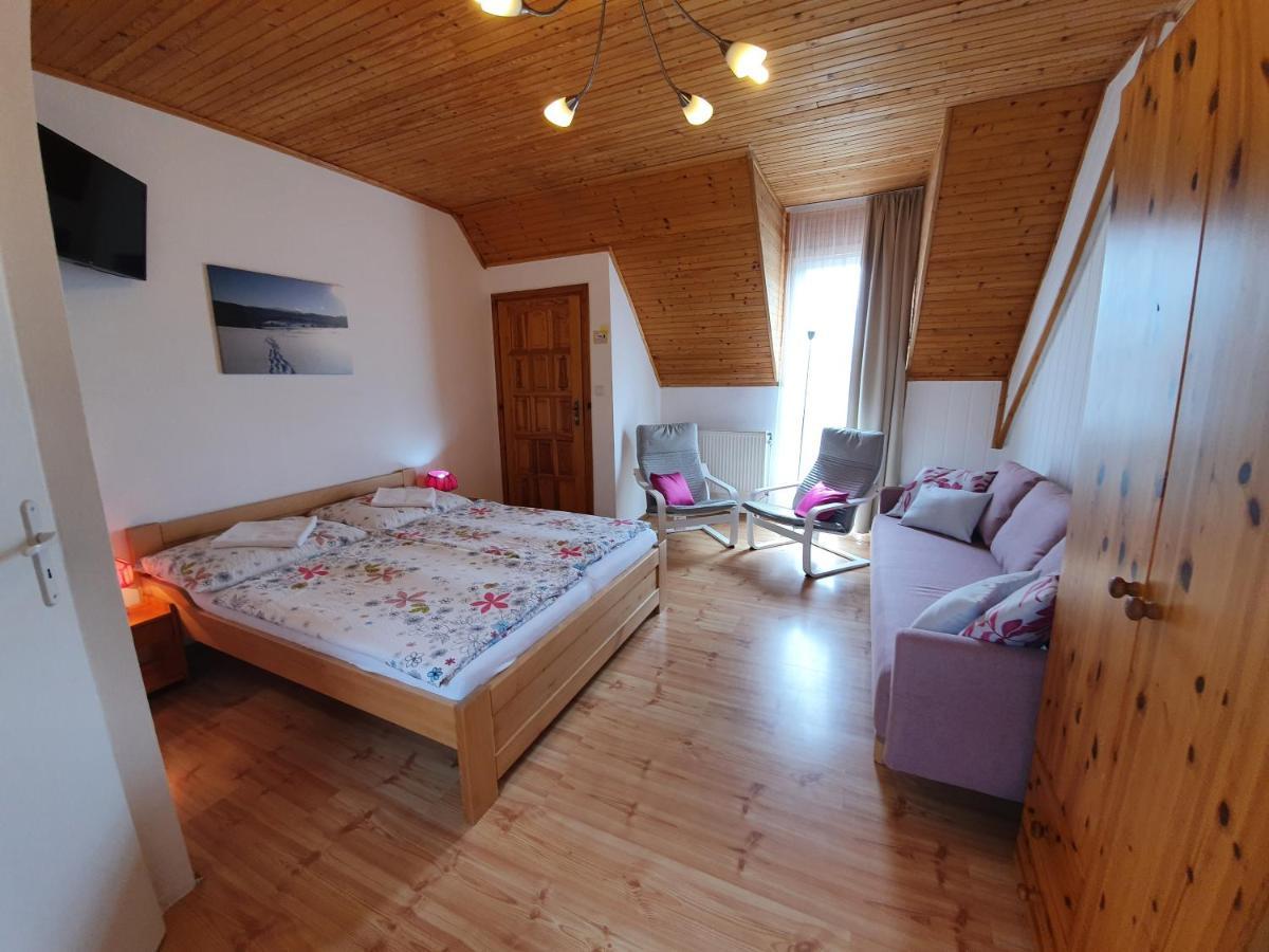 Zlty Dom Vrbov Apartment Exterior photo