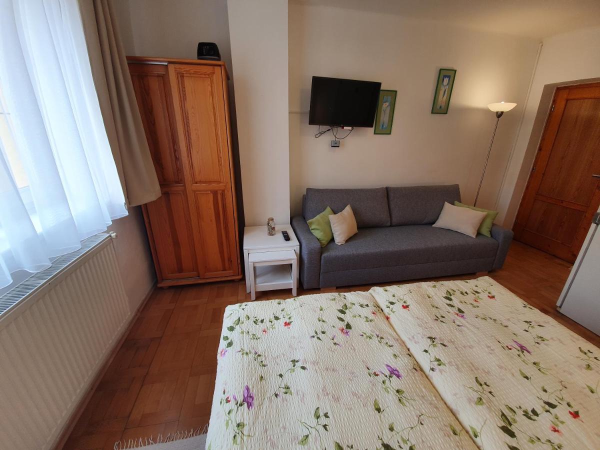 Zlty Dom Vrbov Apartment Exterior photo