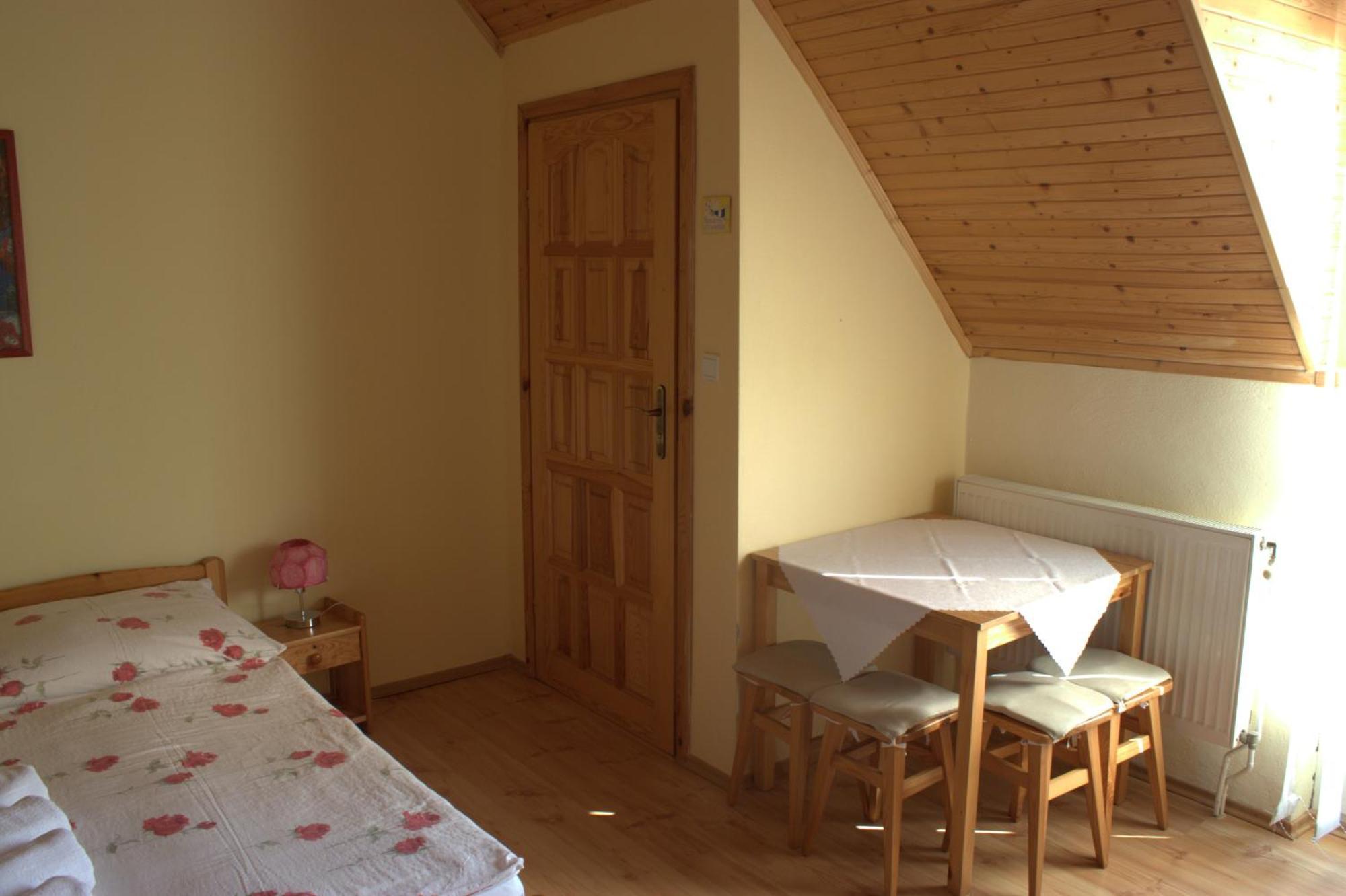 Zlty Dom Vrbov Apartment Room photo