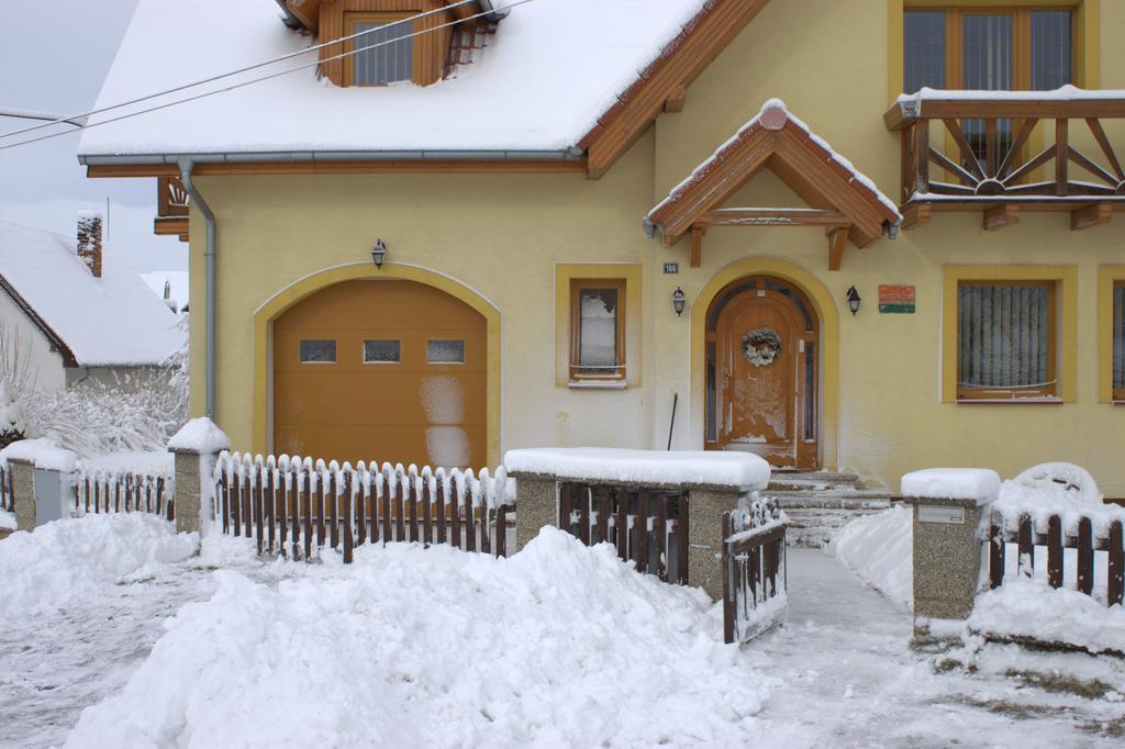 Zlty Dom Vrbov Apartment Exterior photo