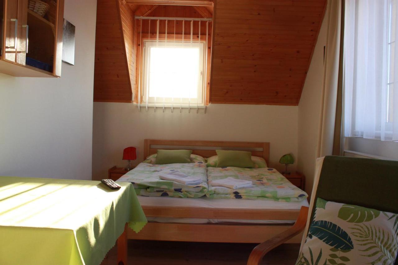 Zlty Dom Vrbov Apartment Exterior photo